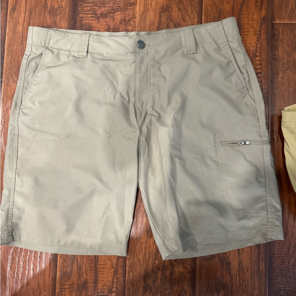 Shorts - Picture 2 of 3